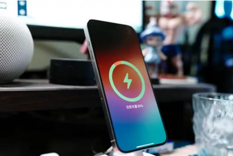宛城苹果15换屏服务分享用什么充电器给iPhone15充电更好 
